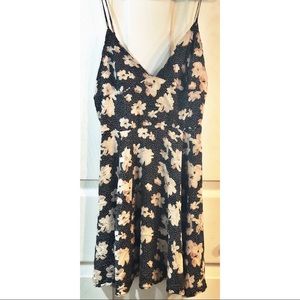 Floral Dress | Urban Outfitters | SZ:2